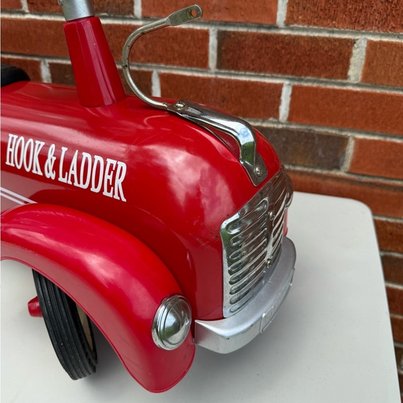 VTG Speedster Red Fire Truck Ride On Pedal Toy Car Hook & Ladder Sit On EUC - Picture 14 of 16
